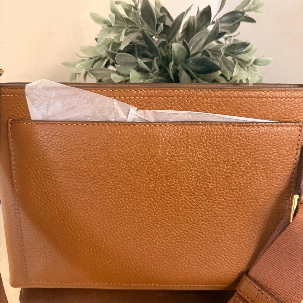 NWT Tory Burch Tan Leather Crossbody with Gold Details - Picture 4 of 8